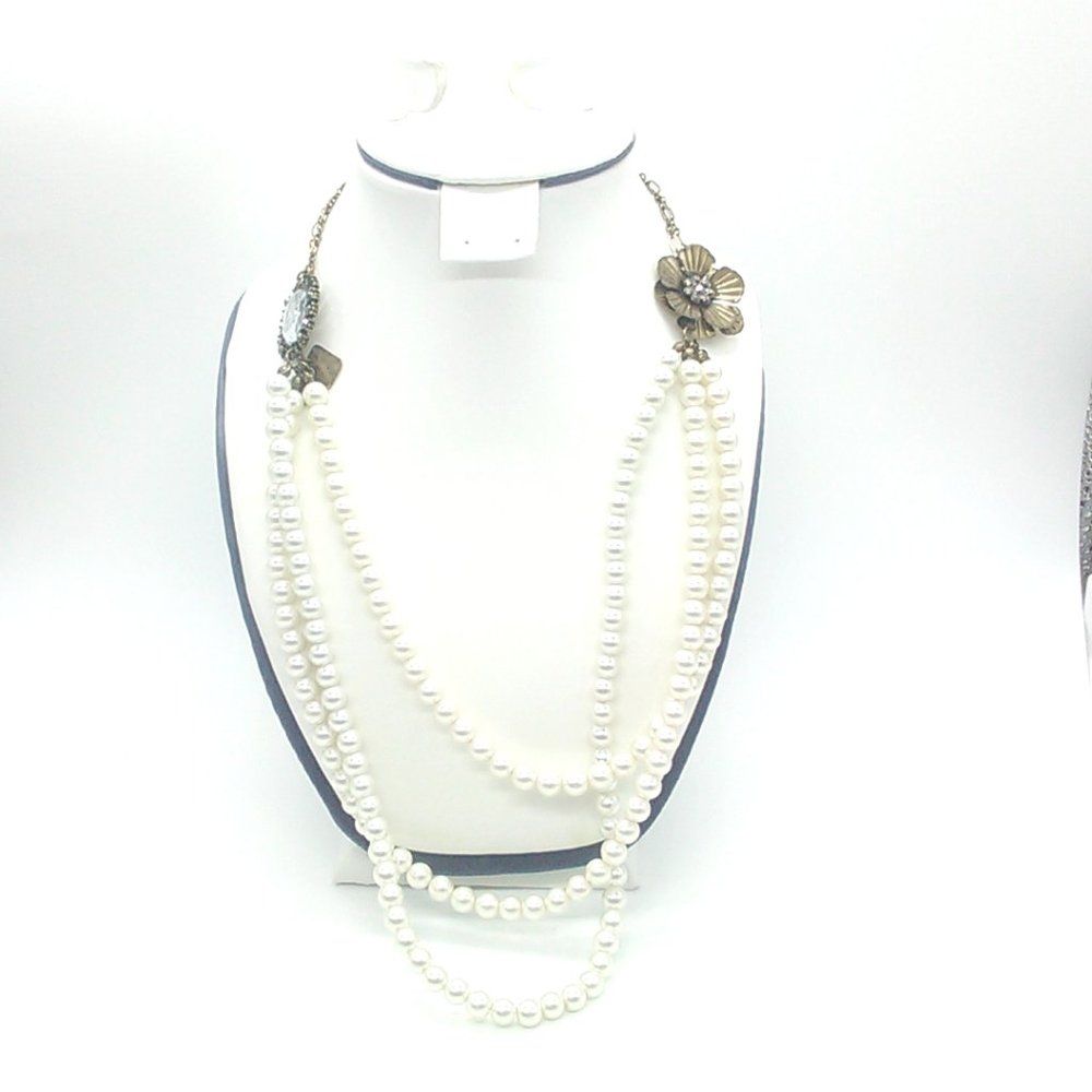 Vtg Steve Madden Faux Pearl Necklace With Faceted Crystal Flower Side Pendants 12$